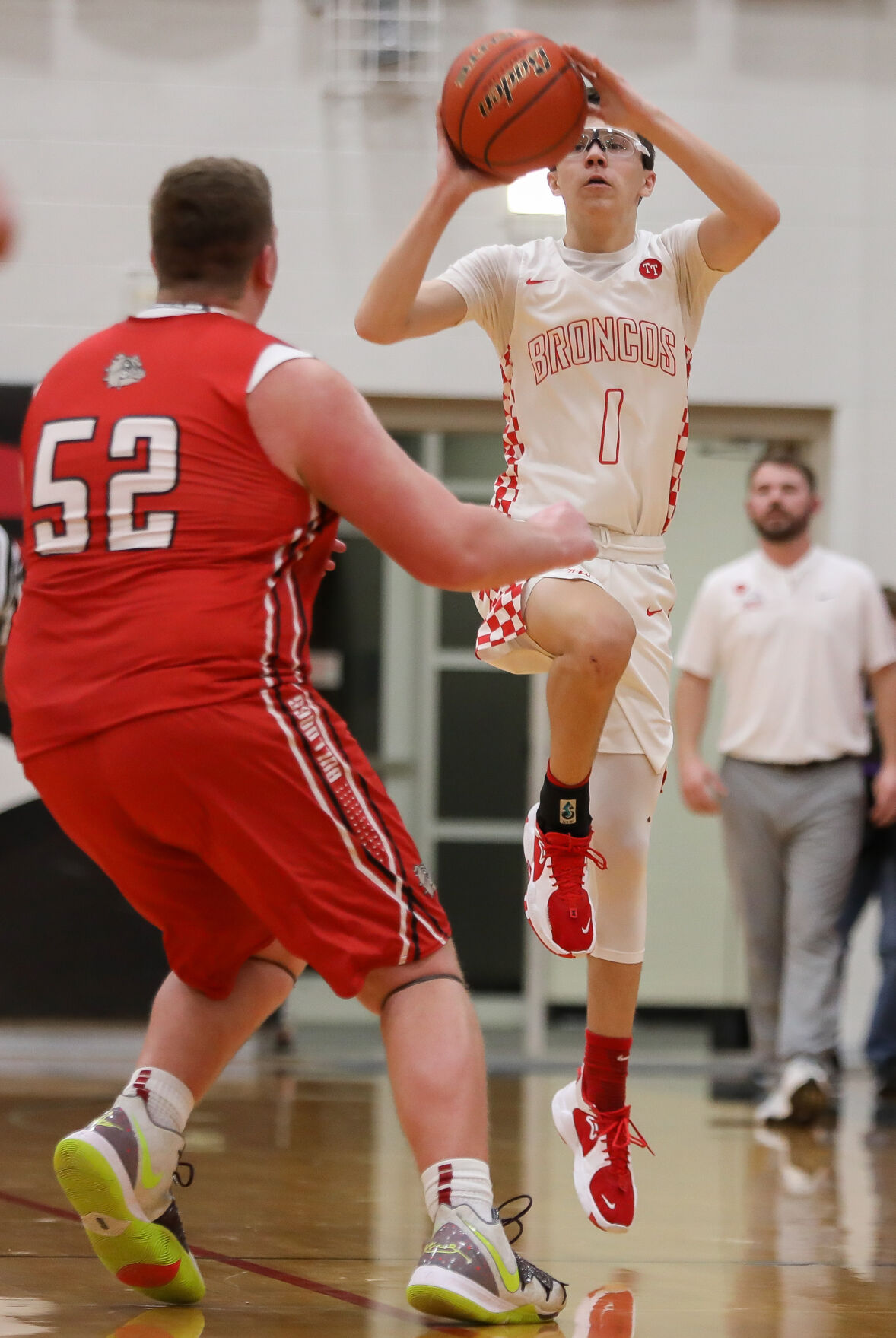1-14-22 Pleasanton at Amherst boys basketball (25 of 27).jpg
